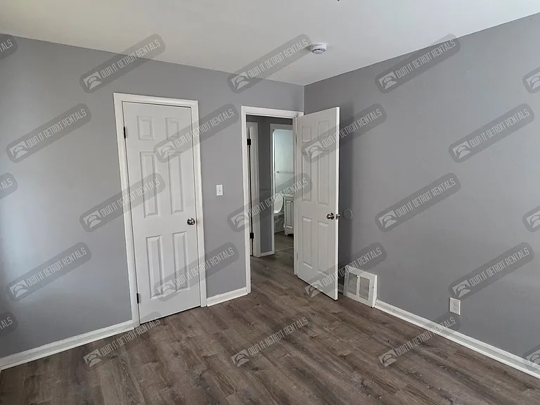 1139 S Bassett St — Photo 10