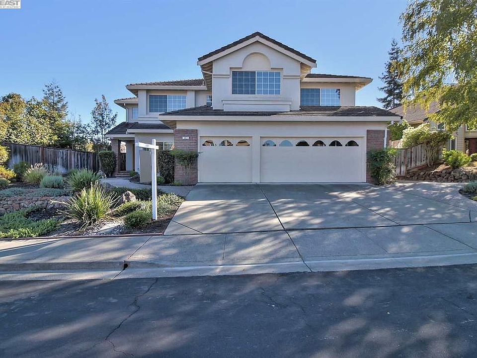 1st image of 301 Sunset Dr