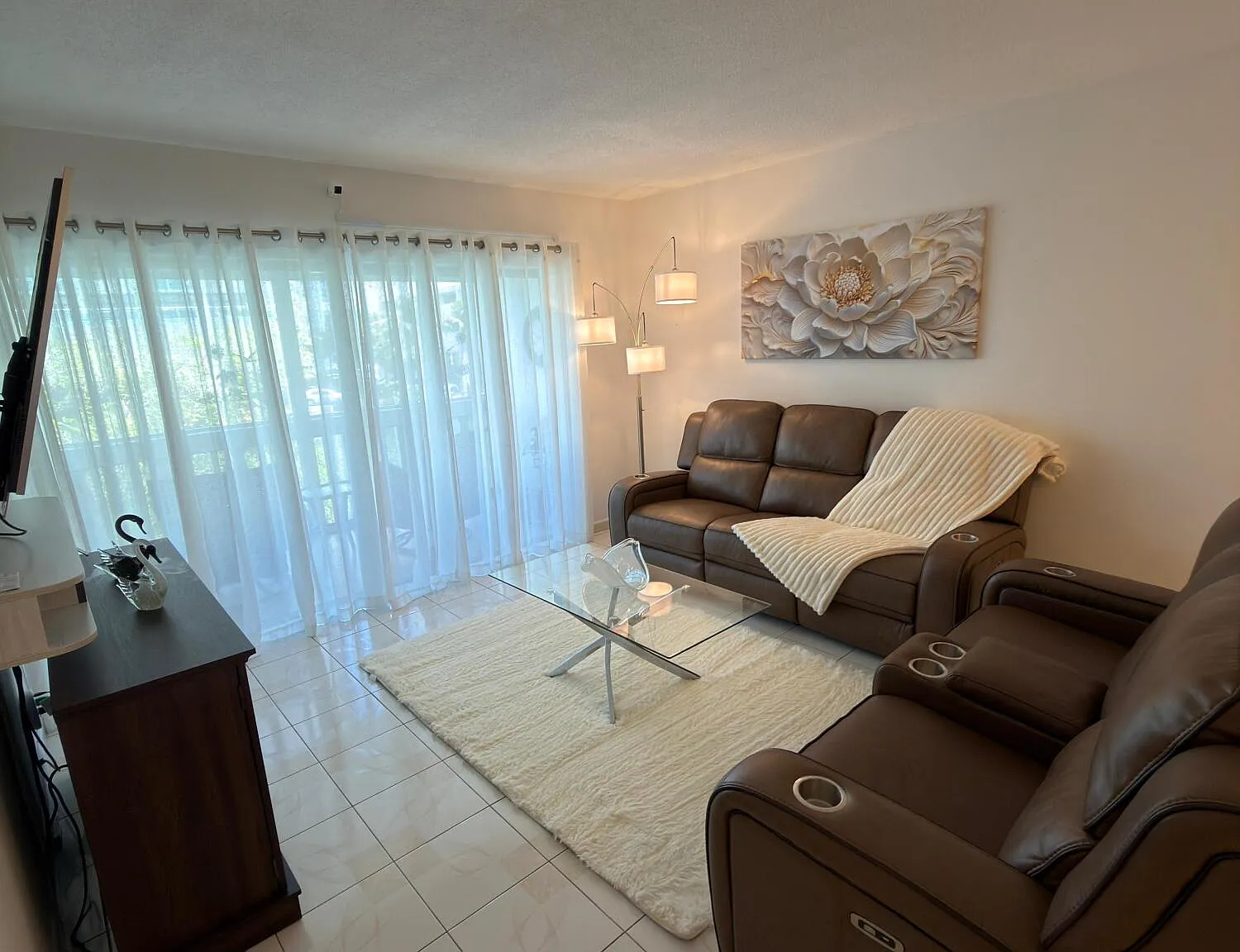 2 bed, 2.0 bath, 1050 sqft, $2,600 — Photo 4