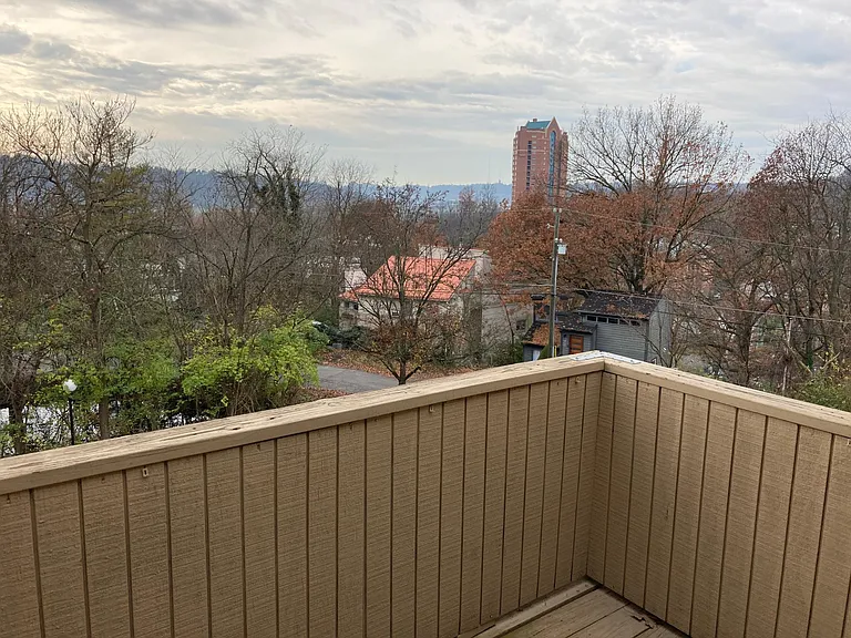 Grandin Club Apartments — Photo 12
