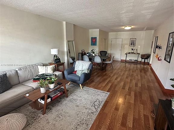 4th image of 90 Edgewater Dr APT 111