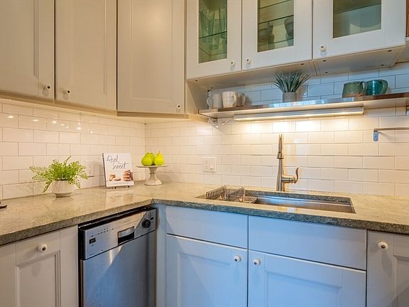5th image of 10 Dalton Ave APT 7