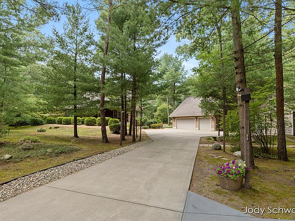 3rd image of 2175 Orshal Rd