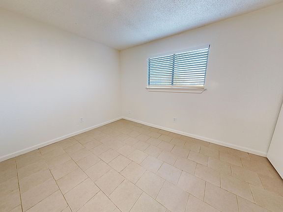 3rd image of 3531 Gardenia St