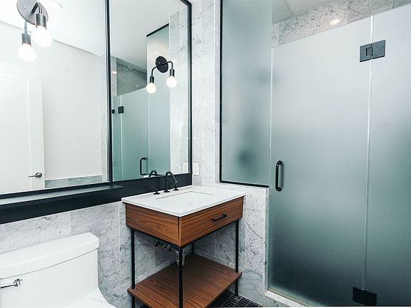 005_018_RidgewoodTheatre_Unit308-5