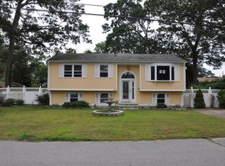 66 Grovedale St, Warwick, RI 02888