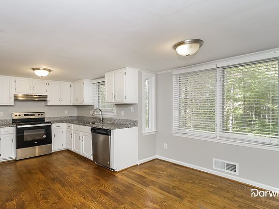 4th image of 2318 Marneil Dr NE