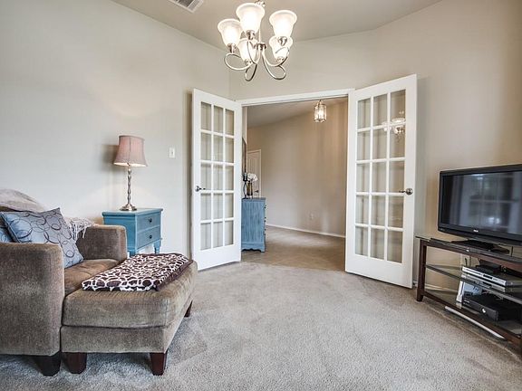 4th image of 1113 Lubbock Ln