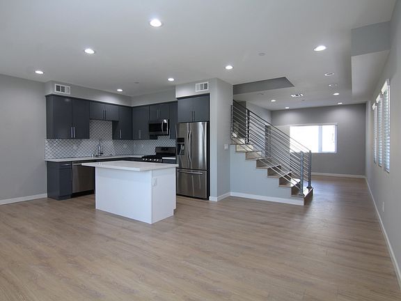 2nd image of 6413 W Lexington Ave