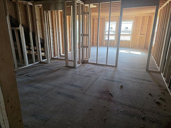 3rd image of 902 Olive St