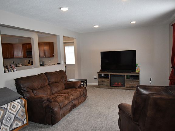 3rd image of 50 NE 11th St