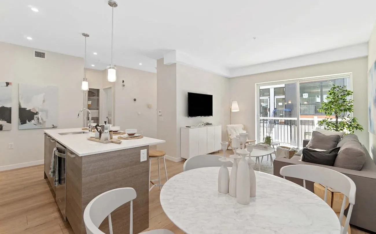 Hendry Place — Photo 4