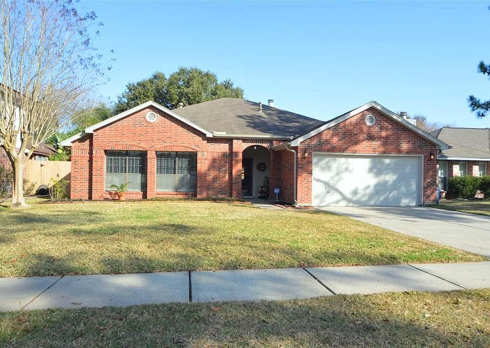 1st image of 2202 Castle Dr