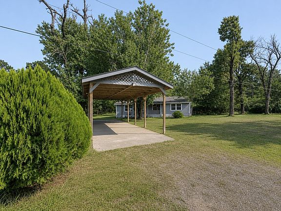 3rd image of 227 Live Oak Ln