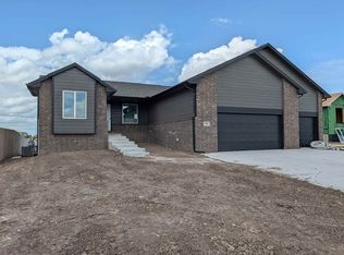 230 Summer Ct, Newton, KS 67114