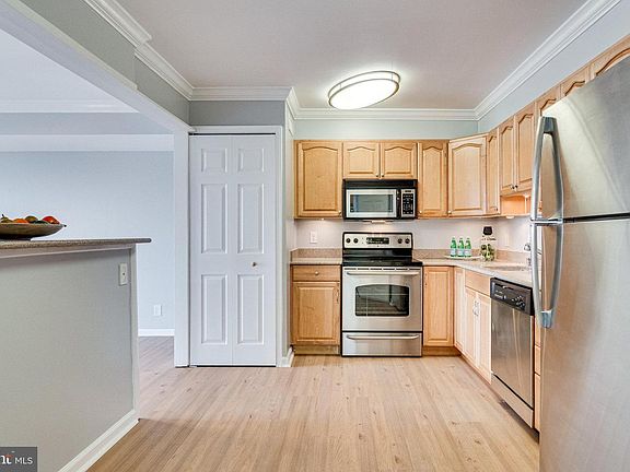 5th image of 3800 Powell Ln APT 1107