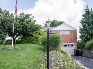 643 Lochinvar Dr, Pittsburgh, PA 15237