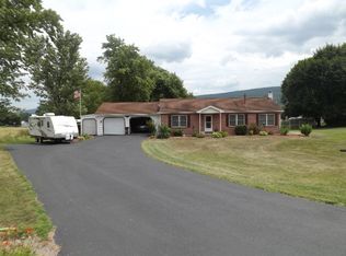 206 Pin Oak Rd, Thompsontown, PA 17094