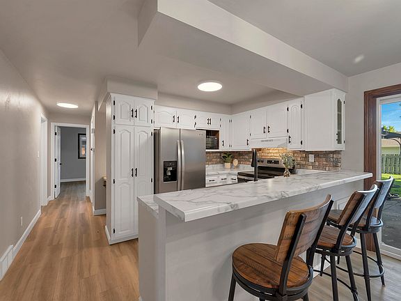 3rd image of 1677 Lilac Ln