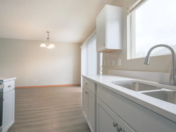 Alpine Hills, 1731 E Riverside Blvd APT E-3, Rockford, IL 61114