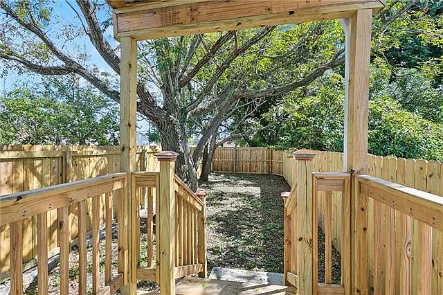 1537 Louisa St — Photo 11