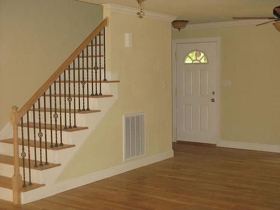 Great Room with 2 ceiling fans,fireplace,hardwoods,iron banister