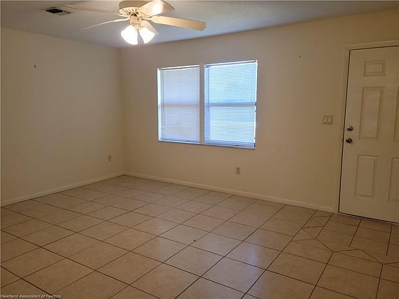 4th image of 1558 Walnut Ave