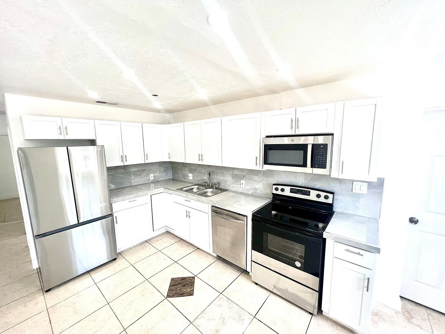 NW 34th Ave, Miami Gardens — Photo 3