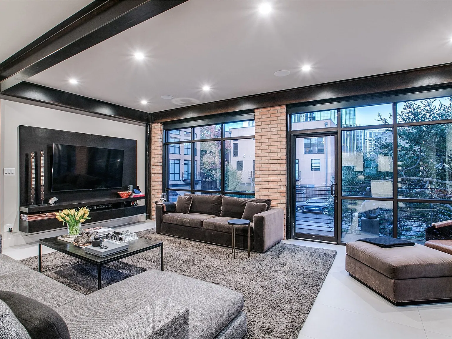 2 bed, 2.0 bath, 2534 sqft, $8,500 — Photo 3