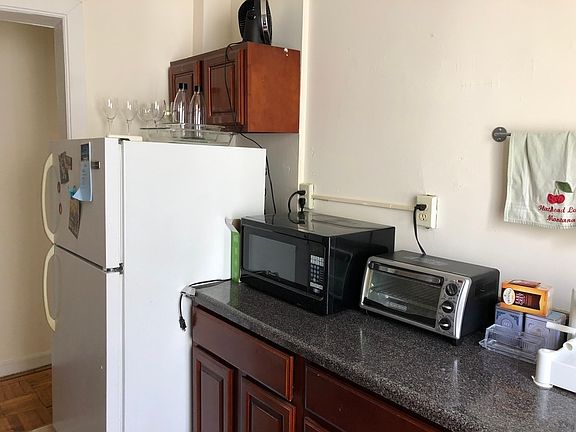 2nd image of 600 Park Pl APT 5C