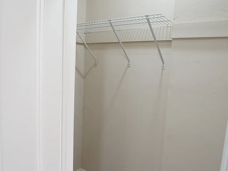 748 W Lincoln Hwy — Photo 28