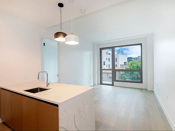 4th image of 2243 Jackson Ave #4C