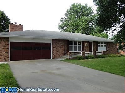 2nd image of 6711 Everett St