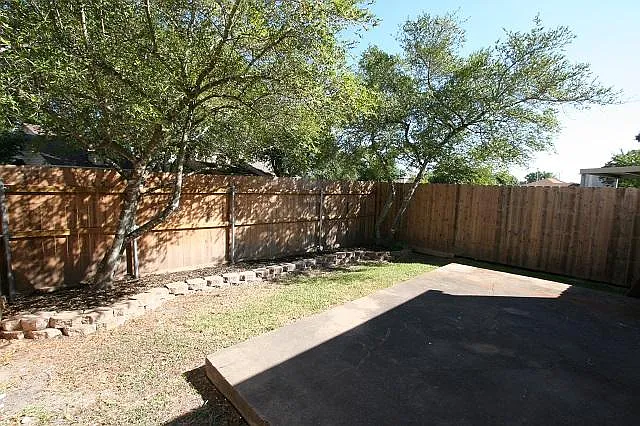 105 Maplewood Dr #D — Photo 12