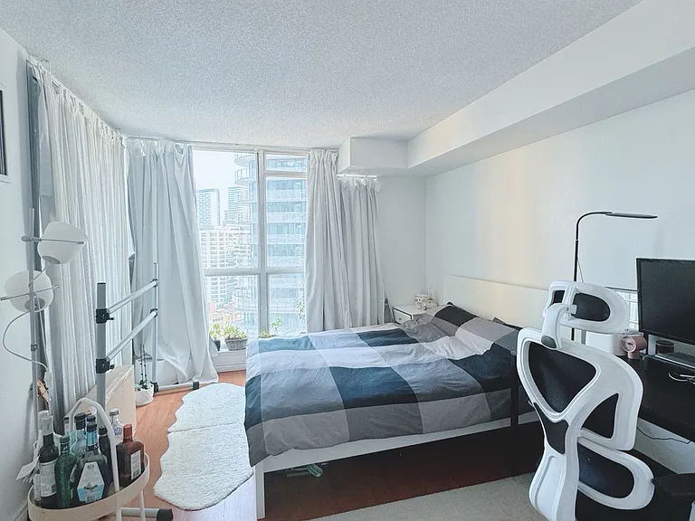 24 Wellesley St W #1512 — Photo 2