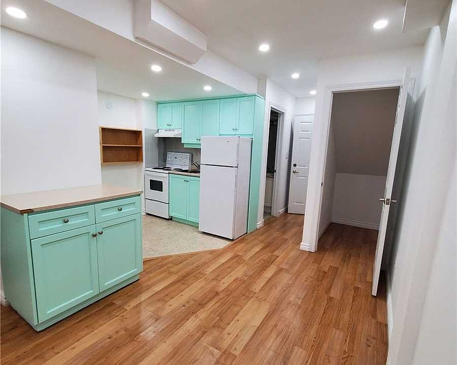 2nd image of 40 Natalie Pl
