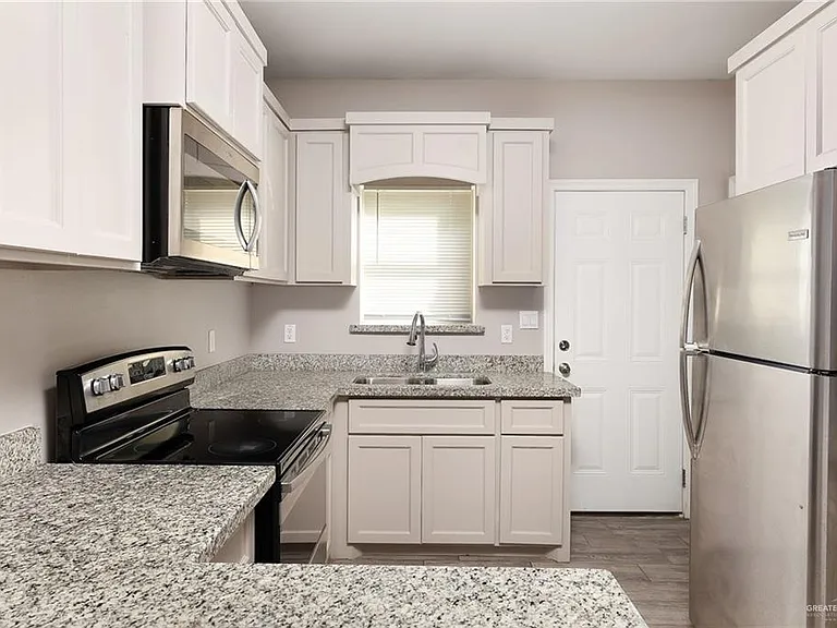 1105 W Kennedy St #9 — Photo 5