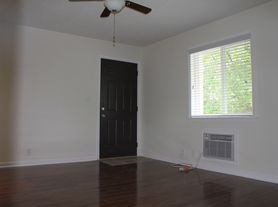 32 Peachtree Ave NE