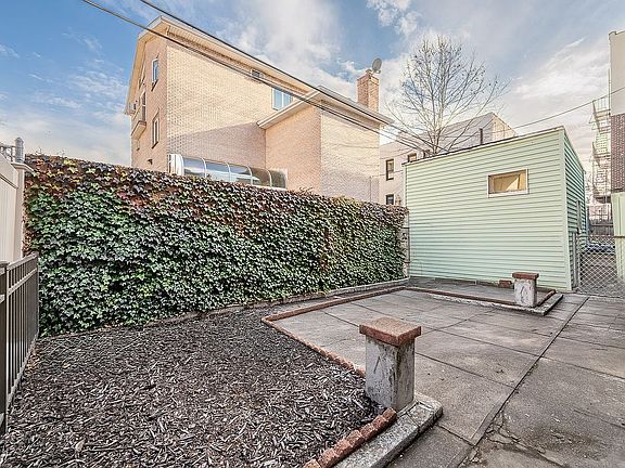 4th image of 23-23 32nd St #2323