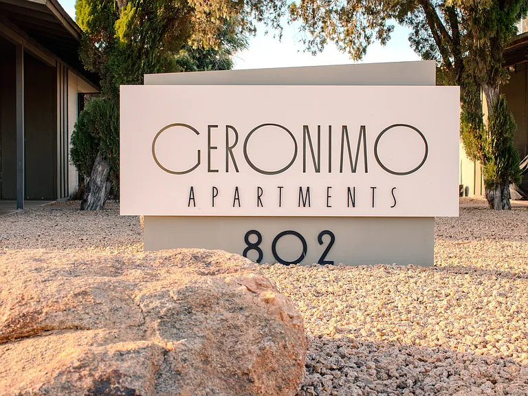 Geronimo Apartments — Photo 9