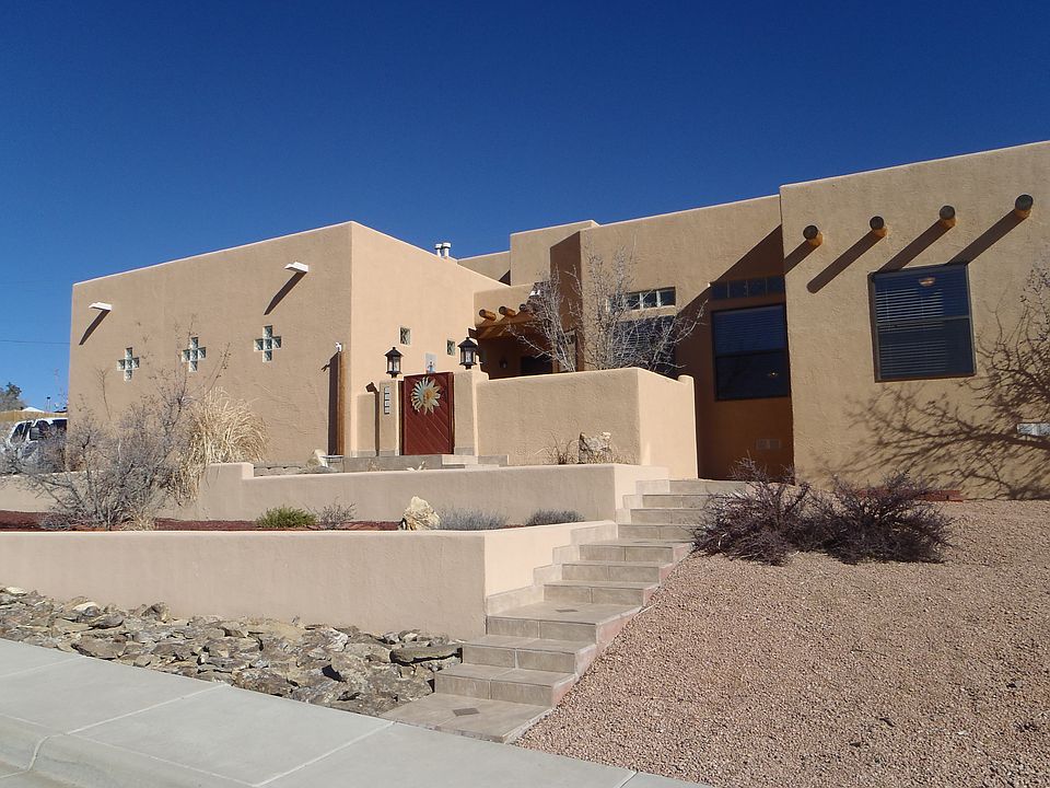 Nice Curb Appeal/Corner Lot