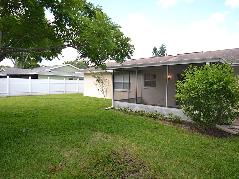 2357 White Oak Cir — Photo 42