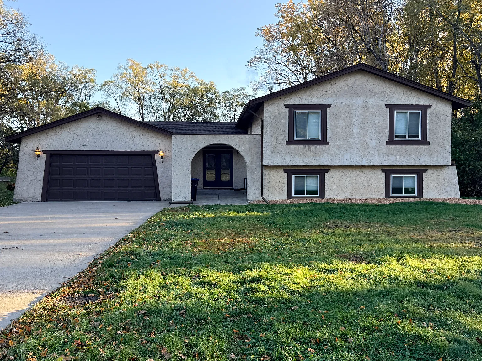 5 bed, 3000 sqft, $3,000 — Photo 2