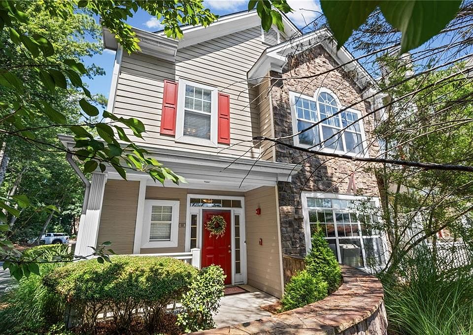 1st image of 111 Edinburgh Ct