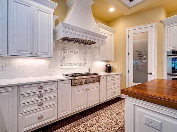 5th image of 8868 Bayside Ct