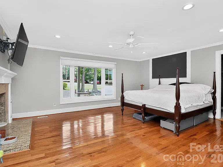 9704 Saddle Ave — Photo 17