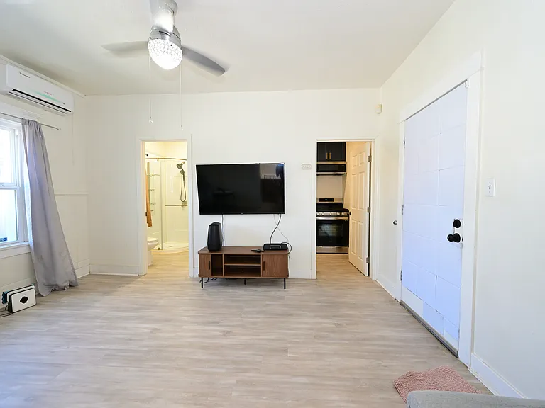updated unit, super bright with many windows, furnished w/ in-unit laundry and free wifi (speed NOT GUARANTEED)