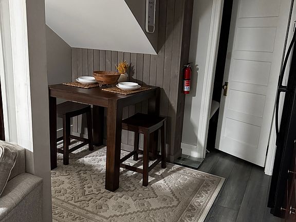 4th image of 8 Glenwood Ave Floor 2