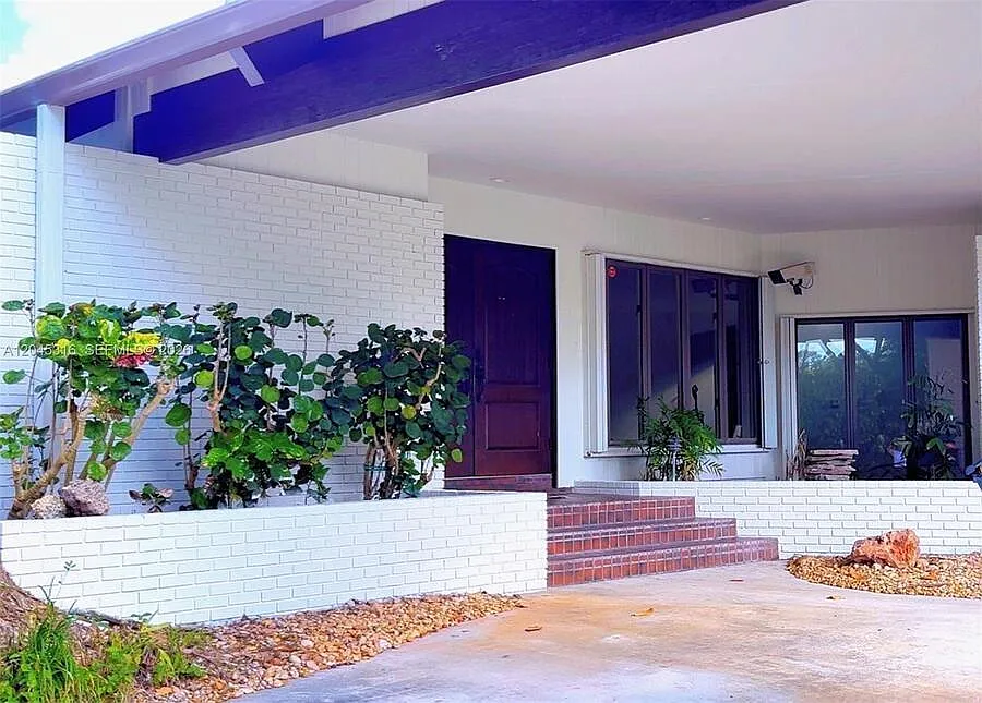 5 bed, 3.5 bath, 3889 sqft, $16,500 — Photo 3
