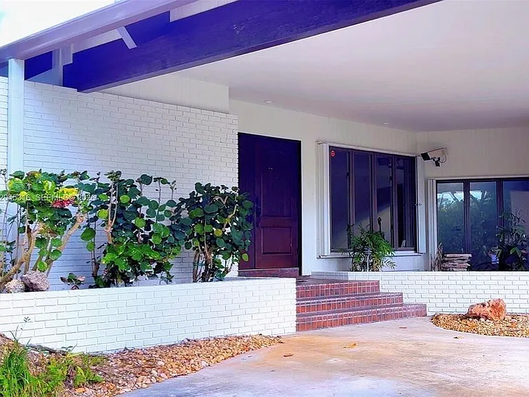 8925 SW 102nd Ter — Photo 3